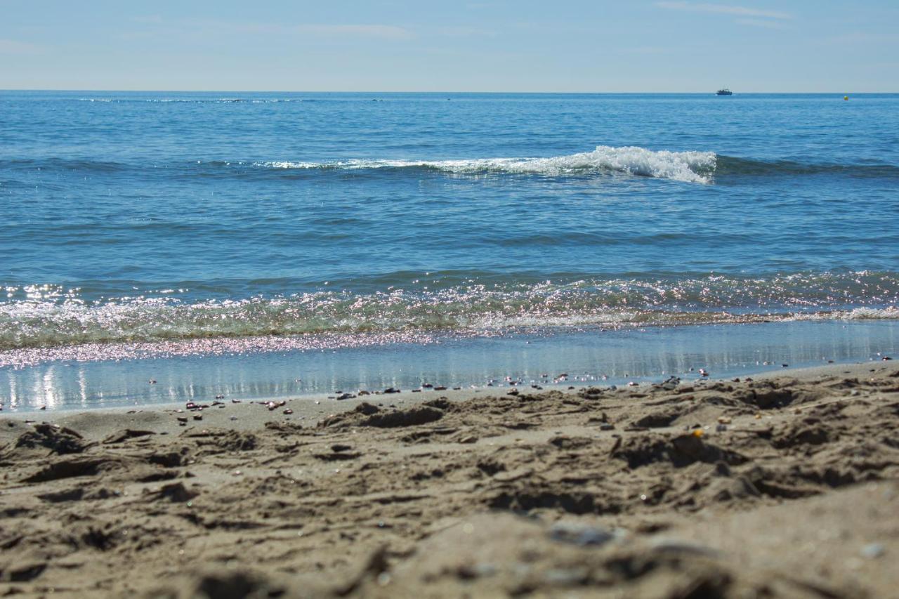Apartamento Benalgolf Lovely In With Sea Views, Excellent Wifi Connection, Private Backyard With Bbq *