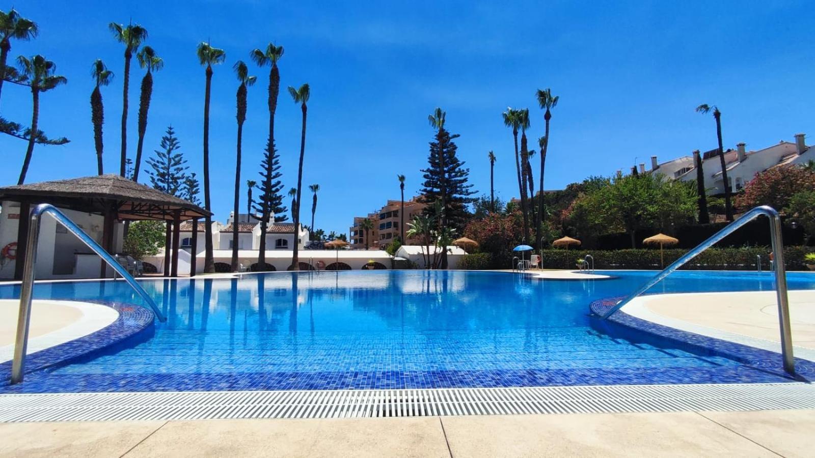 Benalgolf Lovely In With Sea Views, Excellent Wifi Connection, Private Backyard With Bbq *