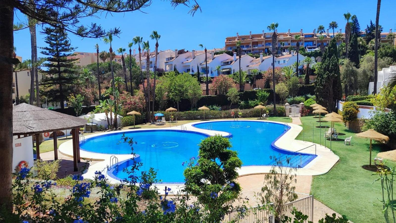 Apartamento Benalgolf Lovely In With Sea Views, Excellent Wifi Connection, Private Backyard With Bbq
