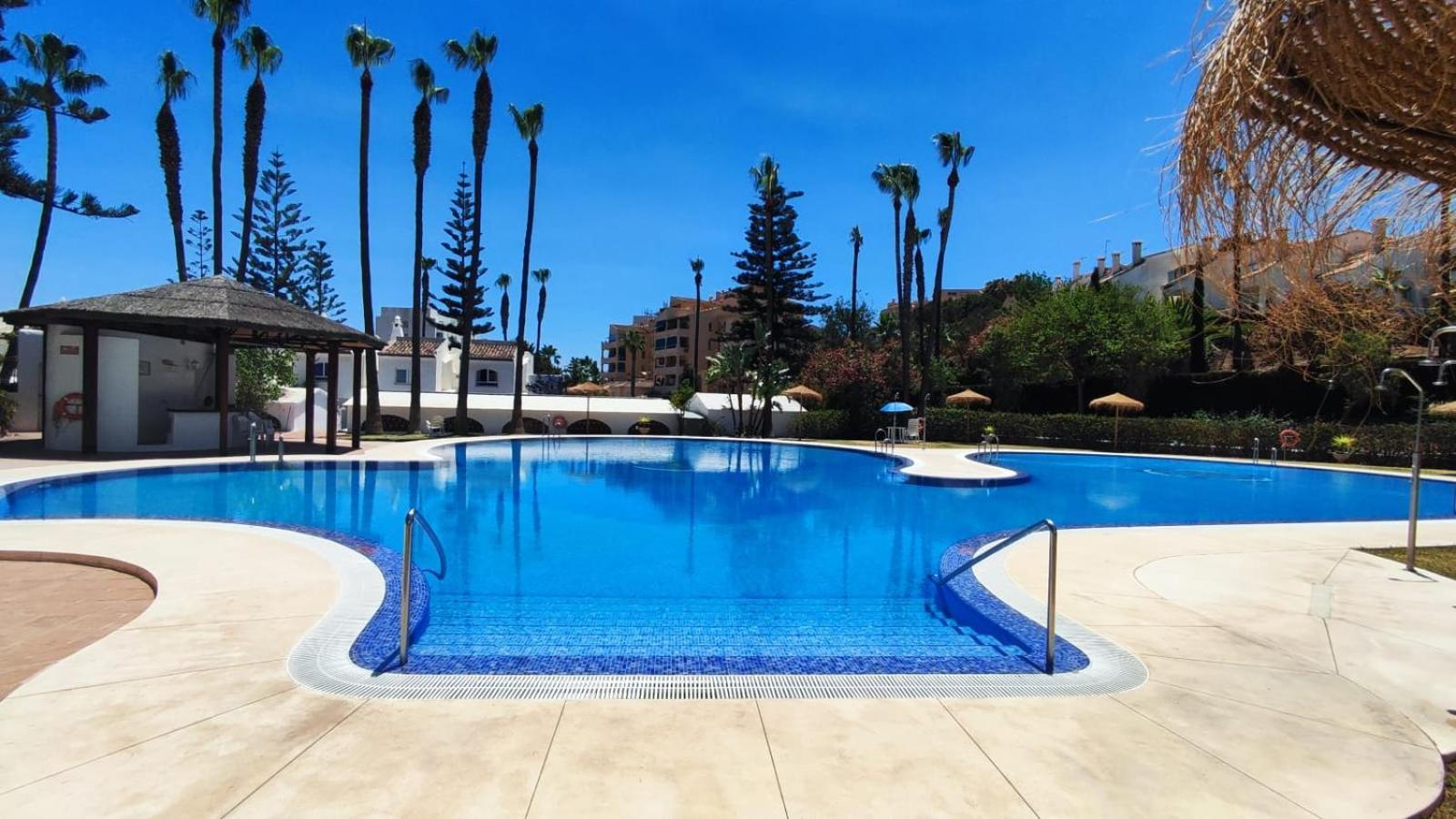 Benalgolf Lovely In With Sea Views, Excellent Wifi Connection, Private Backyard With Bbq *